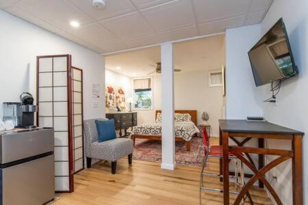Cozy Private Apt Near Downtown Burlington Exteriör bild